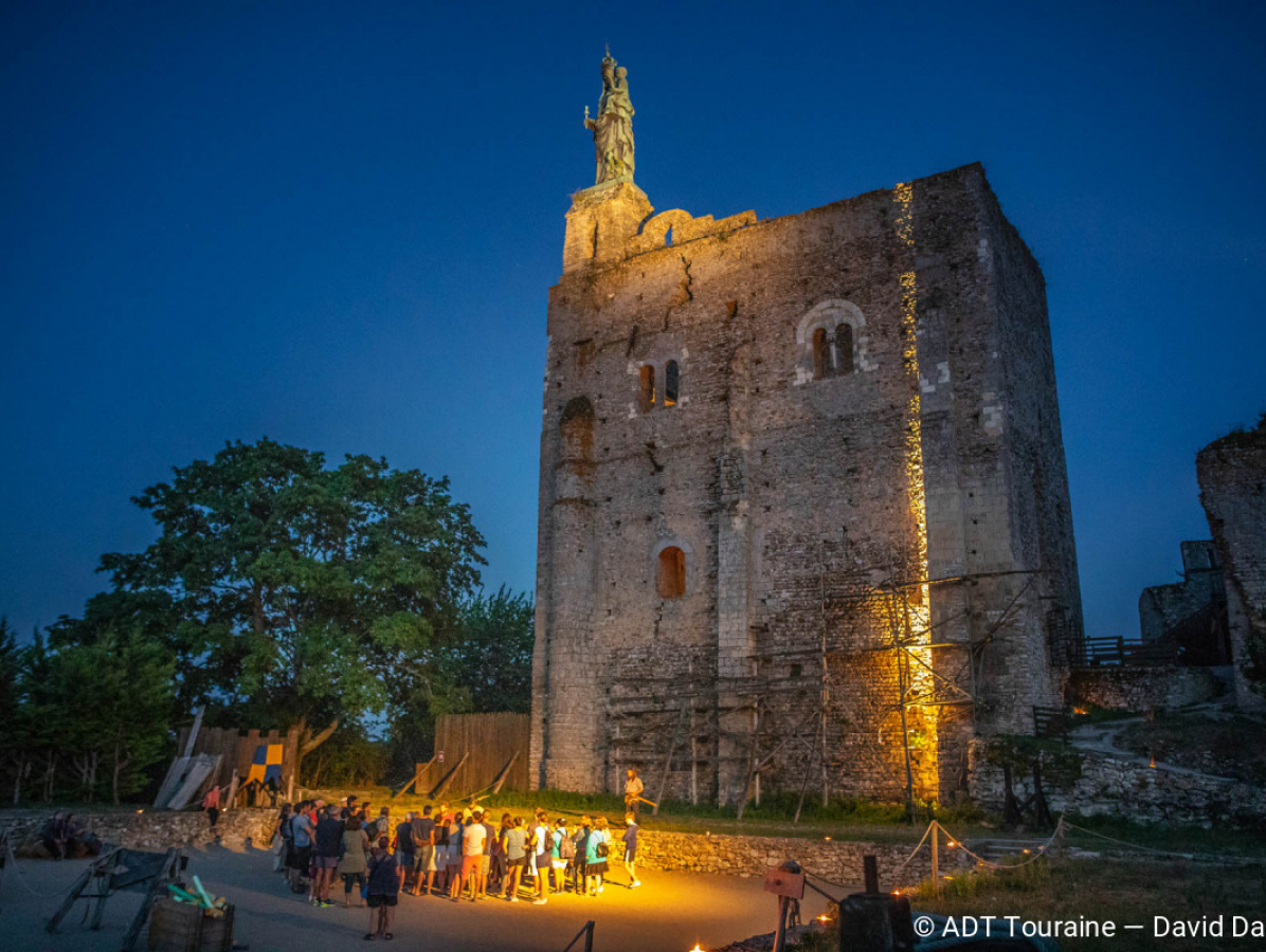 Soirée nocturne à la lumière du flambeau à la Forteresse médiévale de Montbazon, Centre Val de Loire